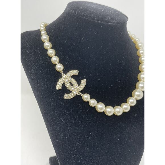 Chanel Pearl CC Chocker Necklace NWOT - Picture 4 of 11